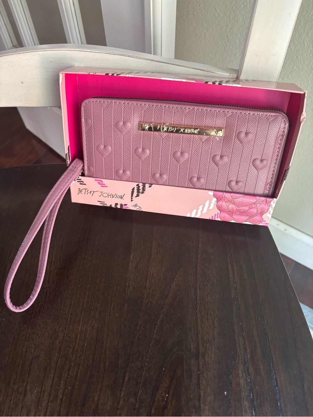 NWT Betsey Johnson Mauve Heart-Embossed Zip Wristlet NEW with Tags - Picture 2 of 13